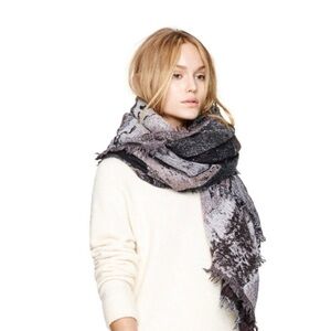 100% Wool Aritzia Wilfred Haus Party blanket scarf